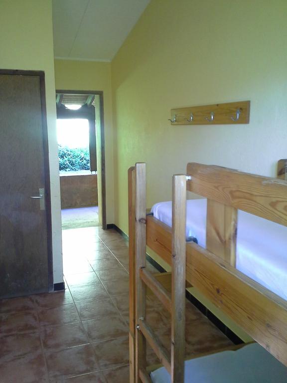 Casa De Colonies La Cadamont Hostel Sant Joan les Fonts Phòng bức ảnh